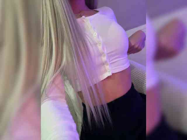 HollyPolly111 Live Webcam on BongaCams