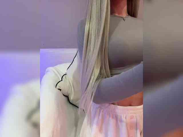 HollyPolly111 Live Webcam on BongaCams