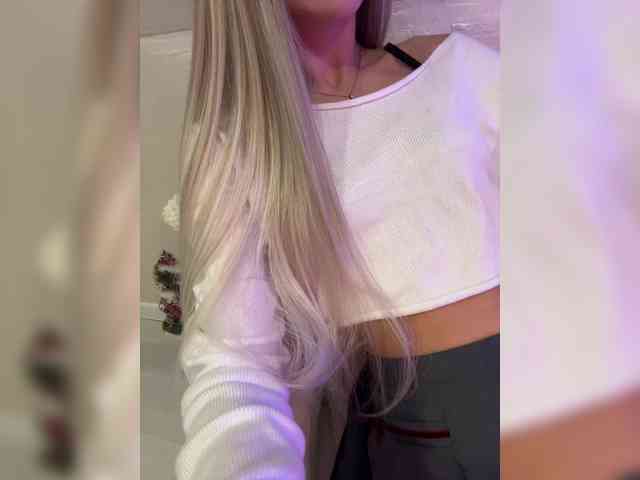 HollyPolly111 Live Webcam on BongaCams