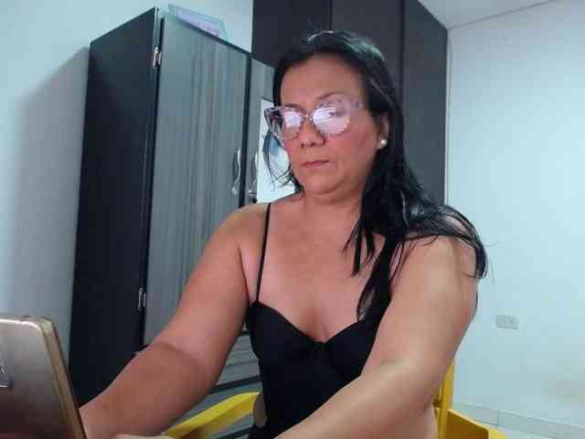 abriyiz-92 webcam
