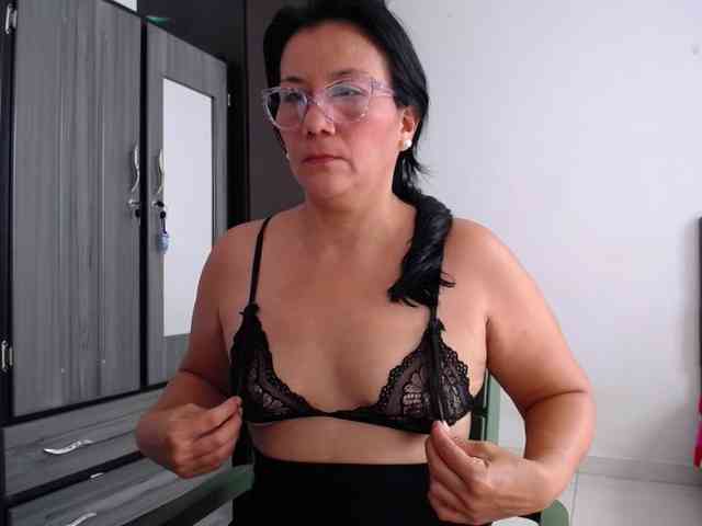 abriyiz-92 webcam