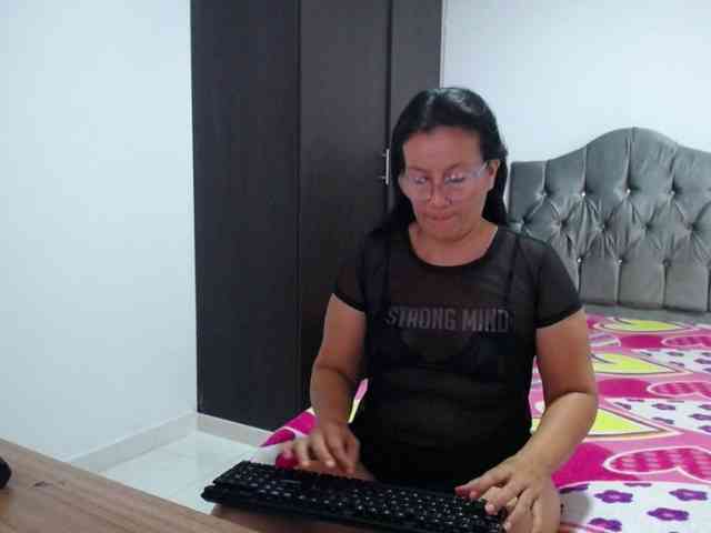 abriyiz-92 webcam