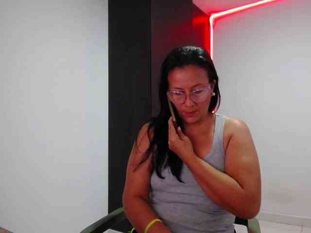 abriyiz-92 webcam