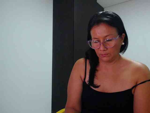 abriyiz-92 webcam