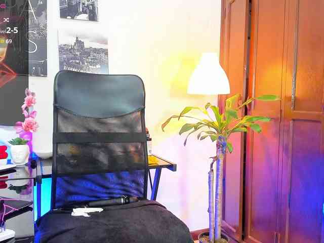 BrianaBrown webcam