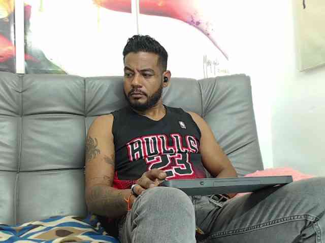 BladeFoxx Live Webcam on BongaCams