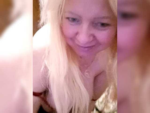 Sukie-Sukie's BongaCams show and profile