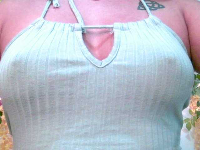 Crystal25's BongaCams show and profile