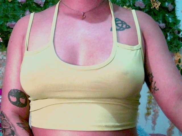 Crystal25's BongaCams show and profile