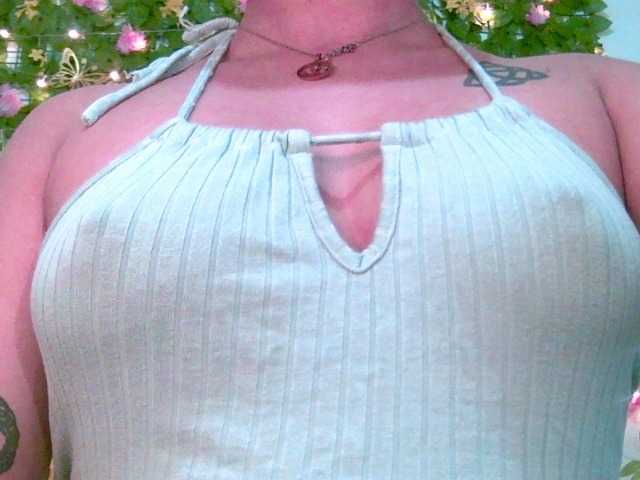 Crystal25's BongaCams show and profile