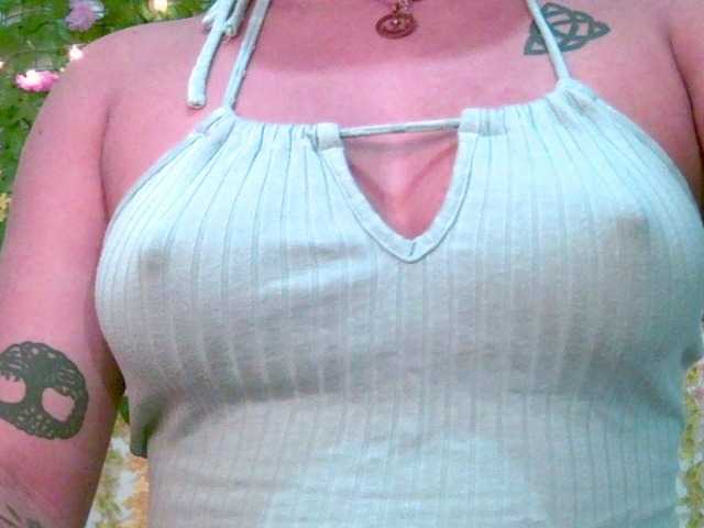 Crystal25's BongaCams show and profile