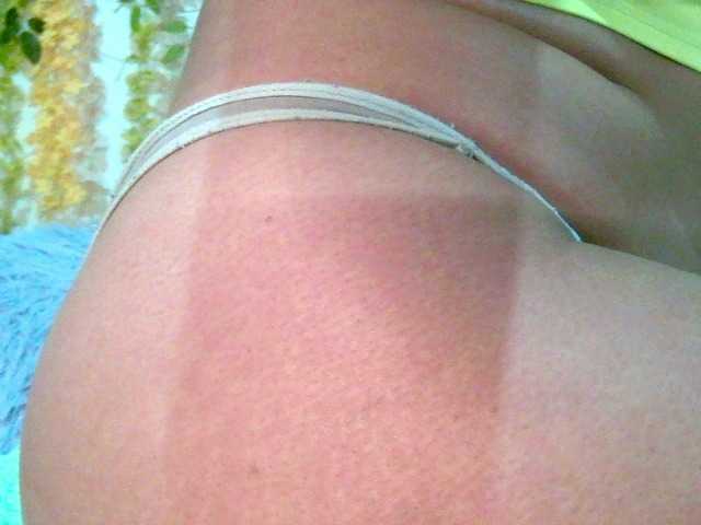 Crystal25's BongaCams show and profile