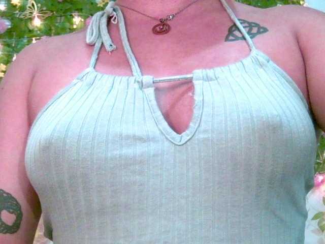 Crystal25's BongaCams show and profile