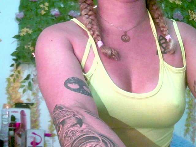 le modèle Crystal25 est en webcam porno dans un show sur le site bongacams, il possède les tags suivants: Latino/Hispanic,Blonde,Shaved