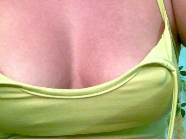 Crystal25's BongaCams show and profile