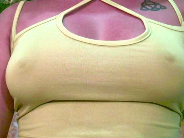 Crystal25's BongaCams show and profile