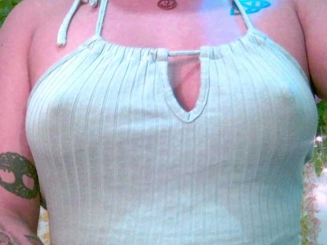 Crystal25's BongaCams show and profile