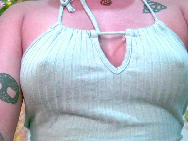 Crystal25's BongaCams show and profile