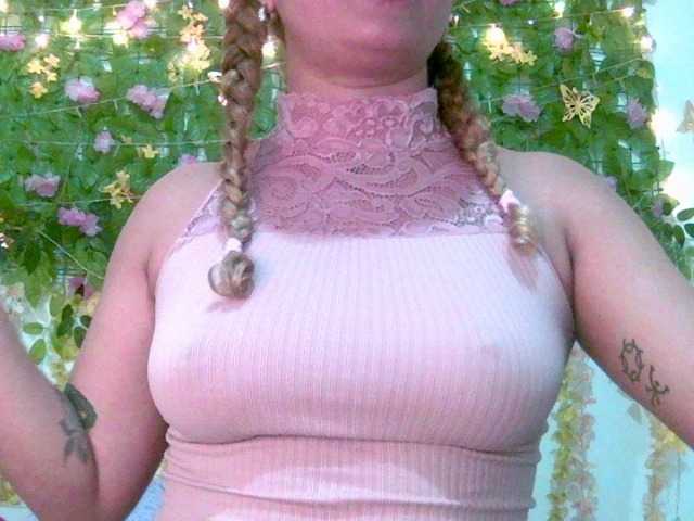 Crystal25's BongaCams show and profile