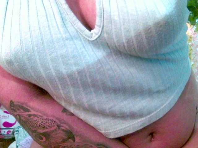 Crystal25's BongaCams show and profile