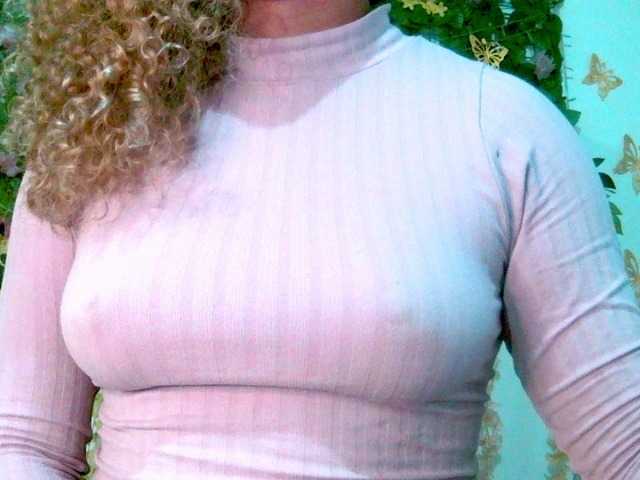 Crystal25's BongaCams show and profile