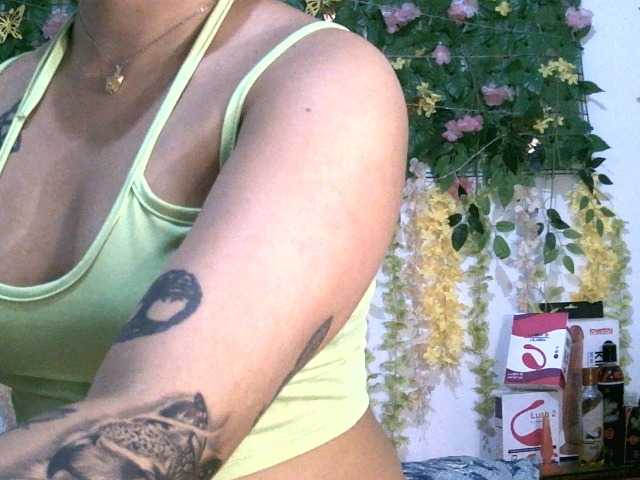 Crystal25 webcam bongacams model stream image