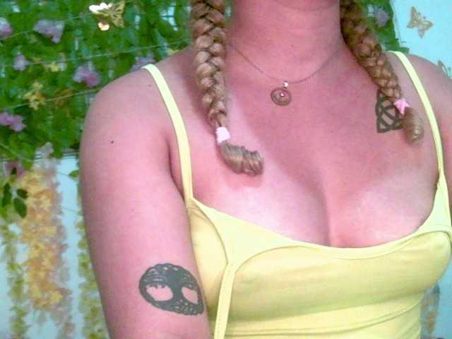 Crystal25's BongaCams show and profile