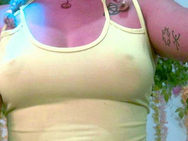 Crystal25's BongaCams show and profile