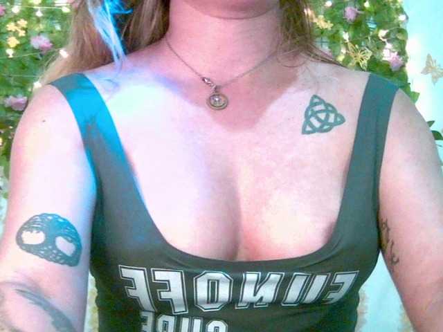 Crystal25's BongaCams show and profile