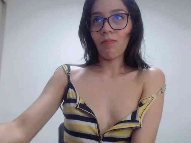 Roxy-smithh webcam