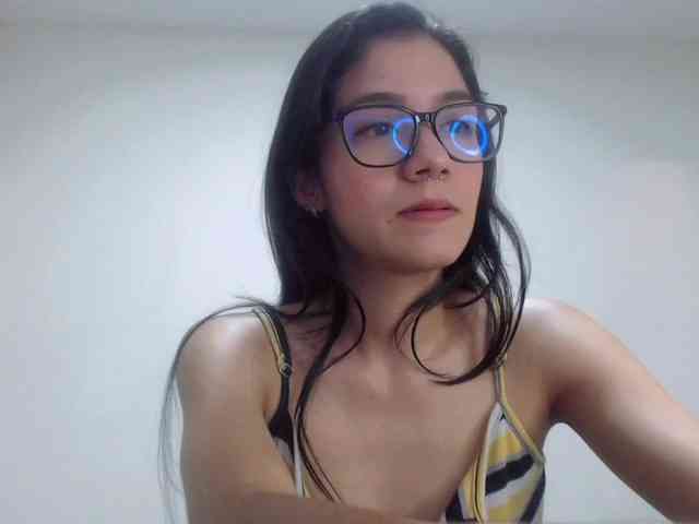 Roxy-smithh webcam