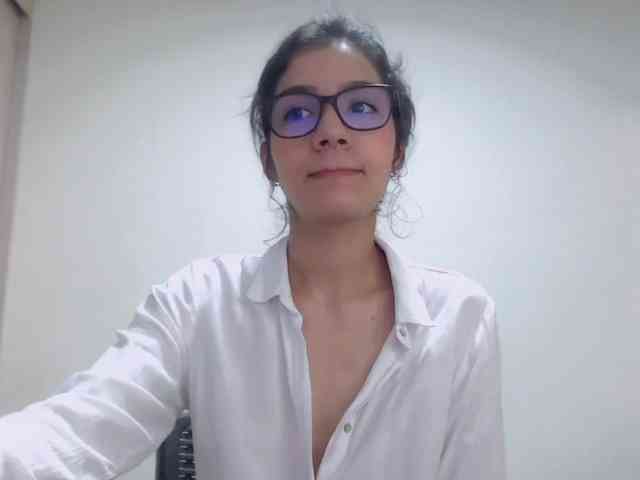 Roxy-smithh webcam