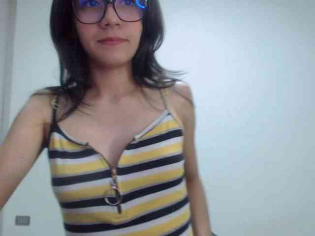 Roxy-smithh webcam