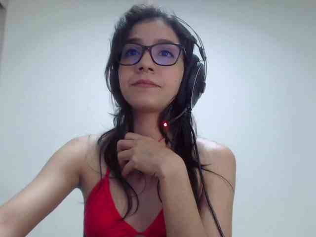 Roxy-smithh webcam
