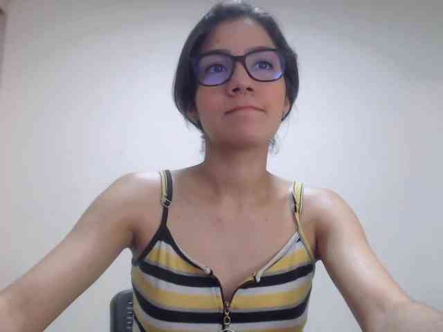 Roxy-smithh webcam