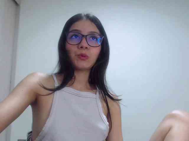 Roxy-smithh webcam