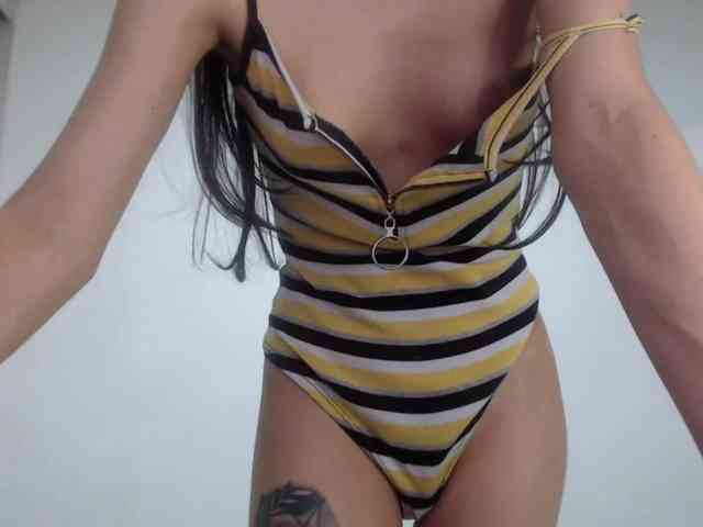 Roxy-smithh webcam