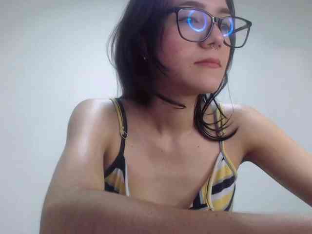 Roxy-smithh webcam