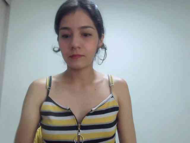 Roxy-smithh webcam