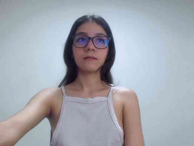 Roxy-smithh webcam