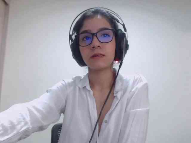 Roxy-smithh webcam