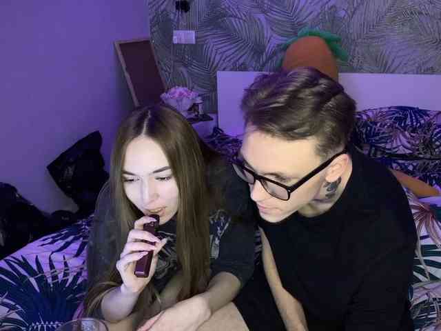 AlxAndNstya webcam