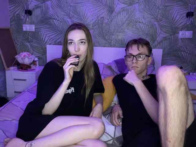 AlxAndNstya webcam