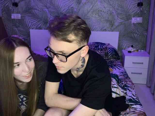 AlxAndNstya webcam