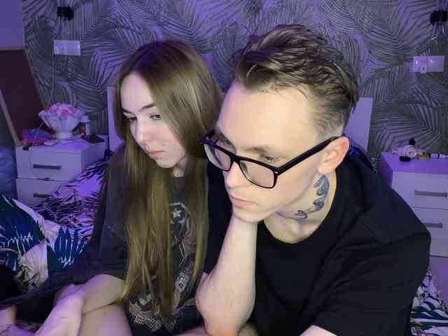 AlxAndNstya webcam