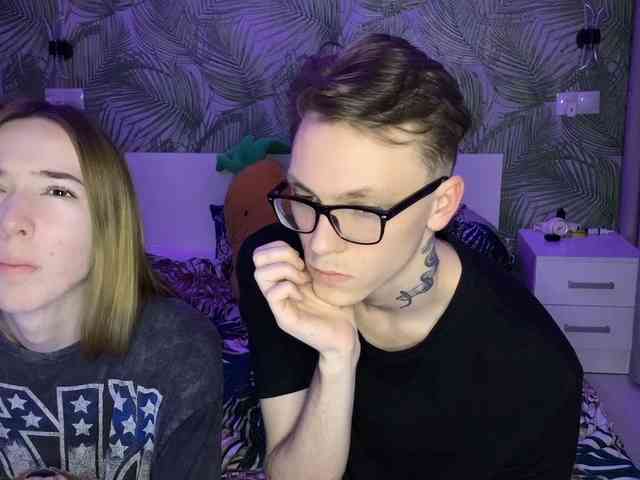 AlxAndNstya webcam