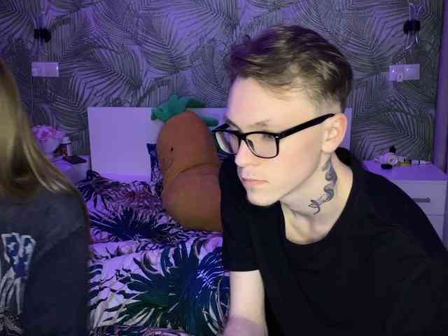 AlxAndNstya webcam
