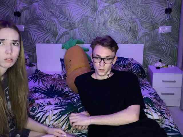 AlxAndNstya webcam