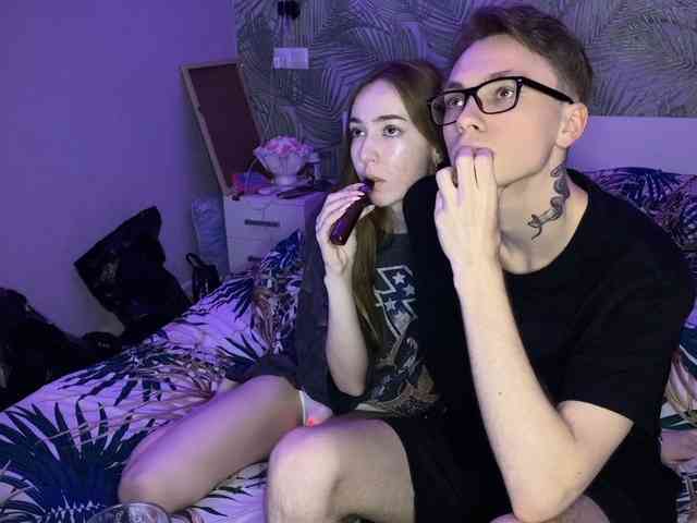 AlxAndNstya webcam