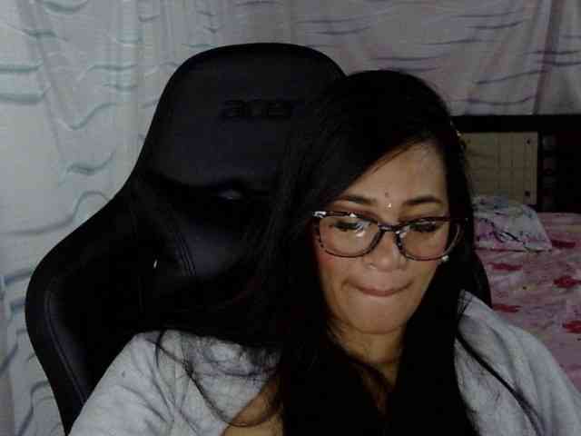 Letty33 webcam